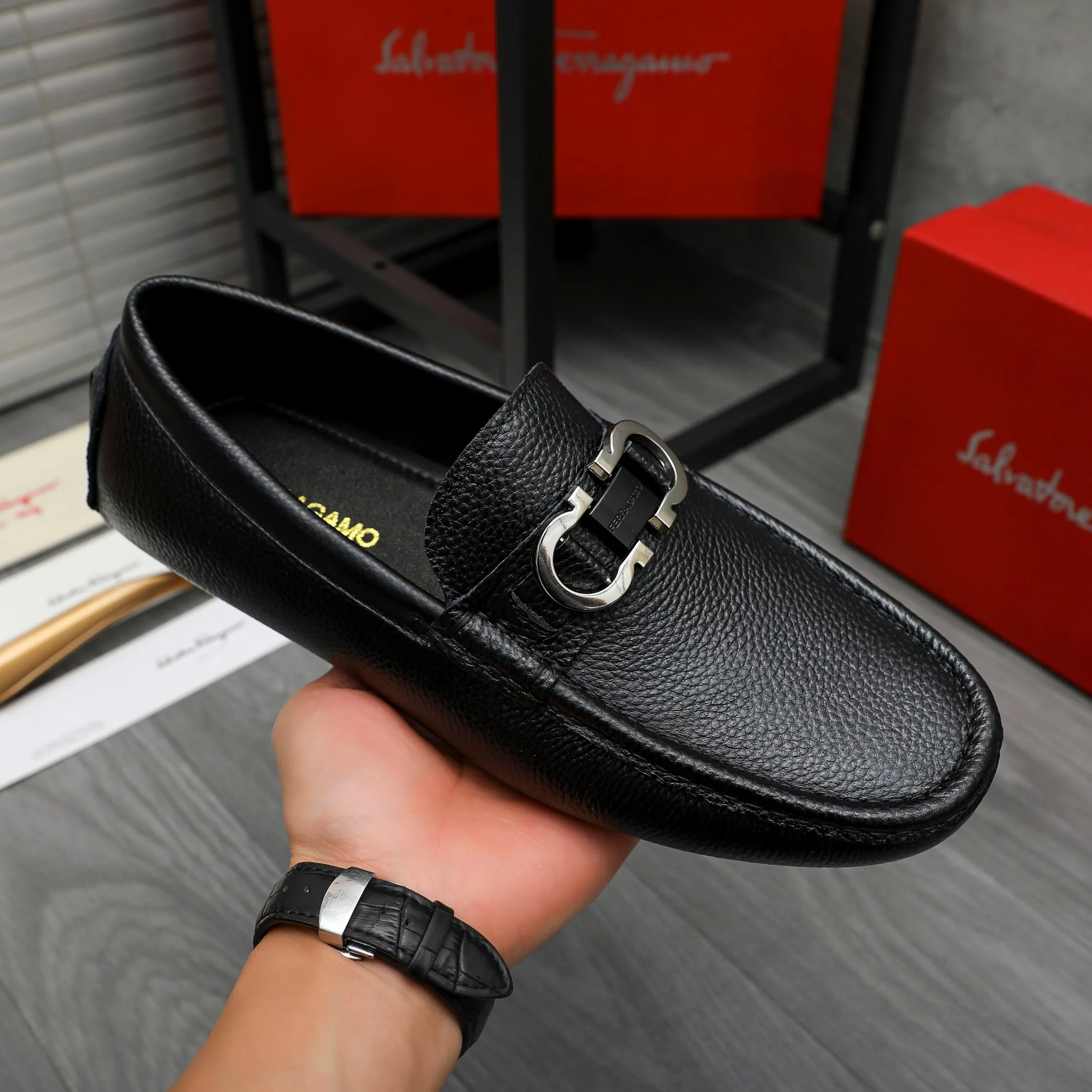 Men's shoes 💰p420 Product trademark: Ferragamo " Ferragamo ] Casual slip-on men's shoes Regular size: 38-44 Product materials: Selected pebbled cowhide upper, sheepskin lining, original rubber outsole
